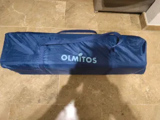 Parque cuna azul con estrellas