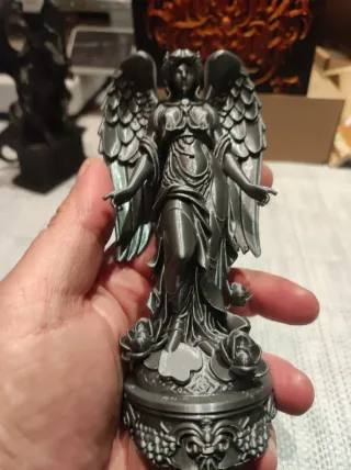 Figura Ángel con Base de Flores