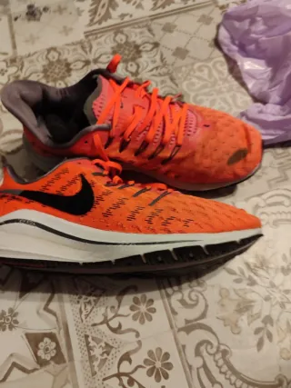 Nike Deportivas Naranja y Negro Talla 42