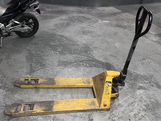 Traspaleta manual amarilla