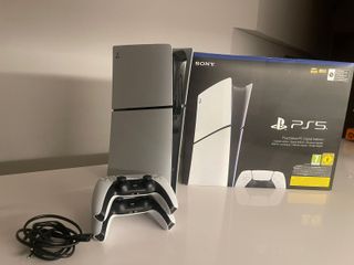 PS5 Edición Digital 1TB + 2 Mandos