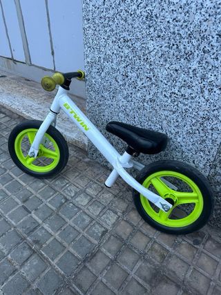 2 Bicis sin pedales Btwin blanca y verde