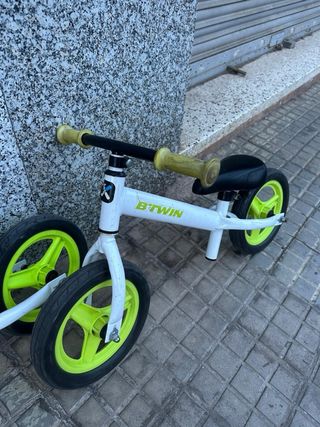 2 Bicis sin pedales Btwin blanca y verde