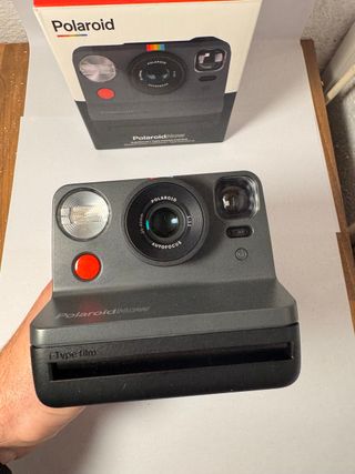 Cámara Polaroid Now Gris + Caja