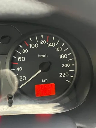 Renault Clio 2001     ITV RECIEN PASADA