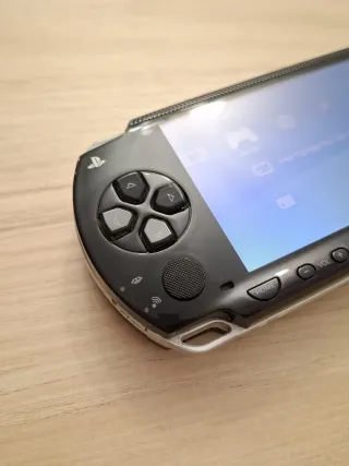 PSP 1000 Negra + FIFA 09 + Accesorios