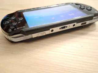 PSP 1000 Negra + FIFA 09 + Accesorios
