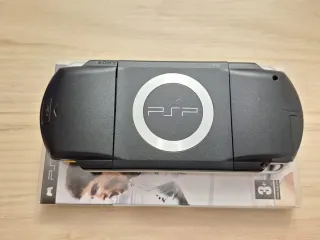 PSP 1000 Negra + FIFA 09 + Accesorios