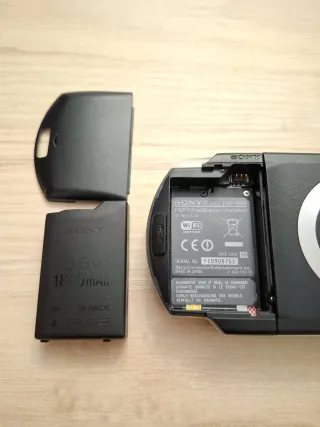 PSP 1000 Negra + FIFA 09 + Accesorios