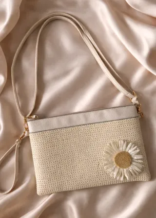 Bolso con flor margarita