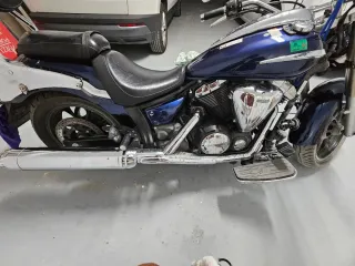 Motocicleta Cruiser Yamaha XVS 950 Midnightstar