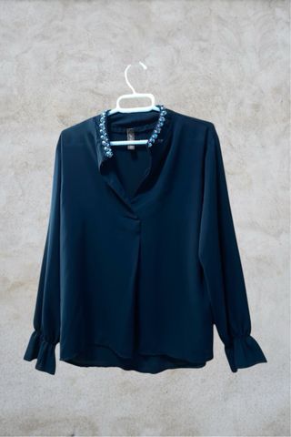 Blusa negra mujer con cuello y manga larga