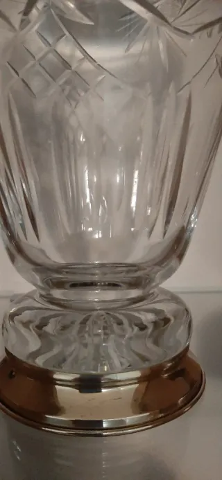 Jarrón de cristal con base de plata