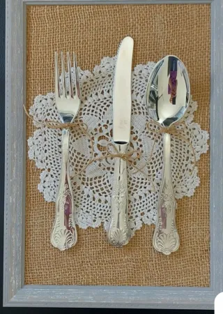 Set de cubiertos con grabado