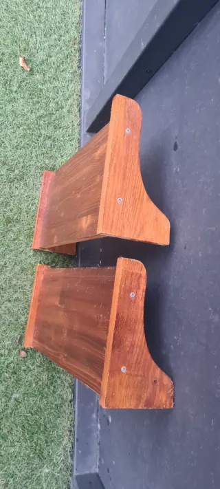 Estantería de madera rústica