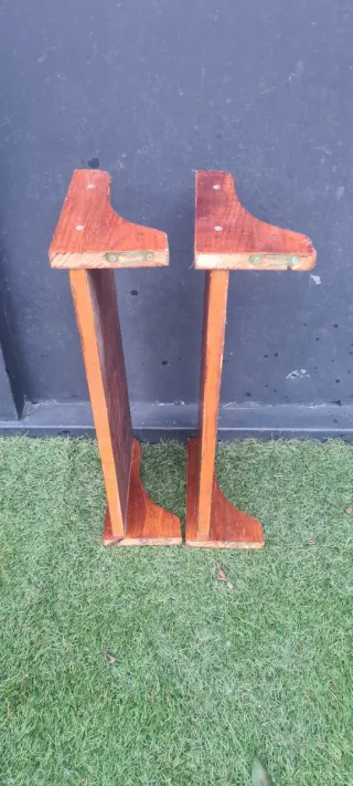 Estantería de madera rústica