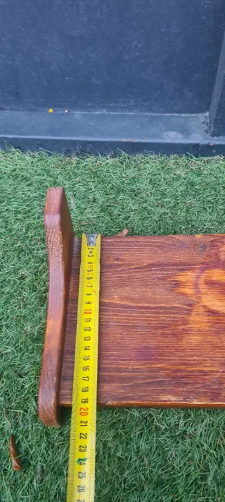 Estantería de madera rústica