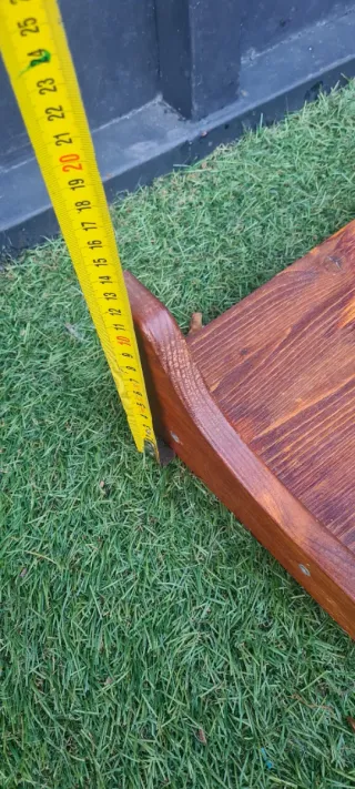 Estantería de madera rústica