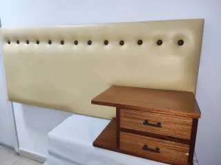 Cabecero acolchado capitoné con mesilla integrada