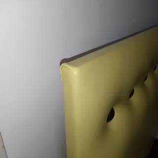 Cabecero acolchado capitoné con mesilla integrada