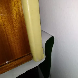 Cabecero acolchado capitoné con mesilla integrada