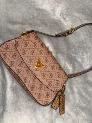 Bolso Guess Marrón y Dorado