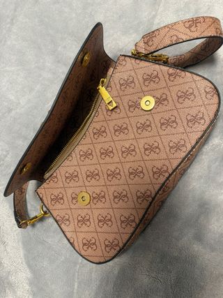 Bolso Guess Marrón y Dorado