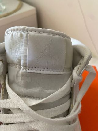Nike Air Jordan 1 Mid Blancas