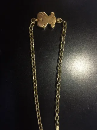 Collar cadena dorada con figura