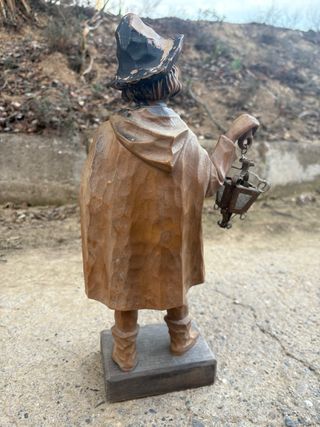 Figura cerámica hombre con farolillo