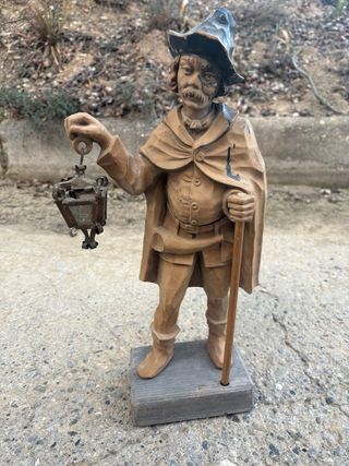 Figura cerámica hombre con farolillo