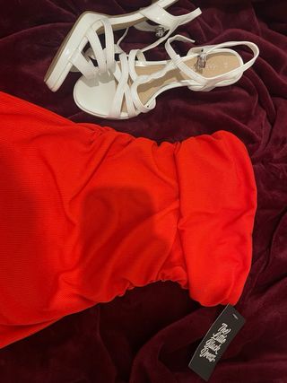 Vestido naranja llegando al rojo, fruncido