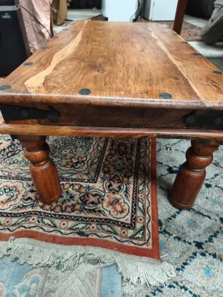 Mesa rústica madera vintage con remaches