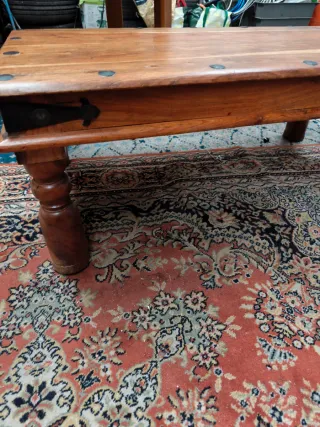 Mesa rústica madera vintage con remaches