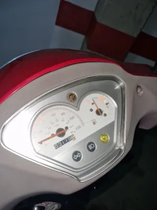 Keeway Zahara 125cc Scooter Roja