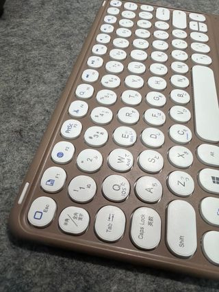 Teclado inalámbrico con trackpad marrón