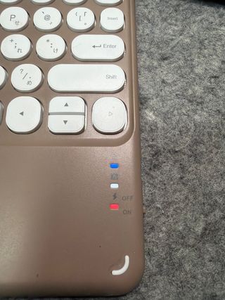 Teclado inalámbrico con trackpad marrón