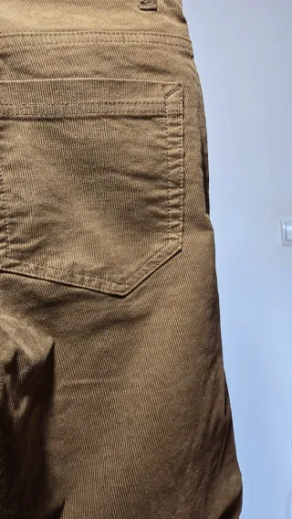 Pantalón marrón de pana Sfera