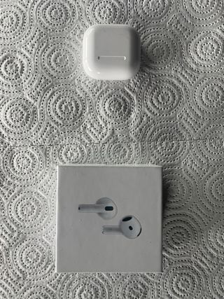 AirPods 4 Apple