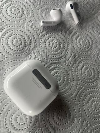 AirPods 4 Apple