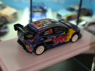 Maqueta Ford Puma WRC 1:64 miniGT v1