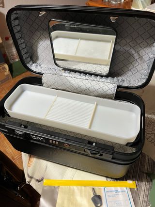 Maletas rígidas con ruedas y neceser negro