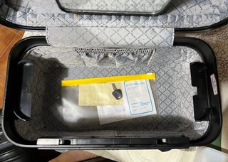 Maletas rígidas con ruedas y neceser negro