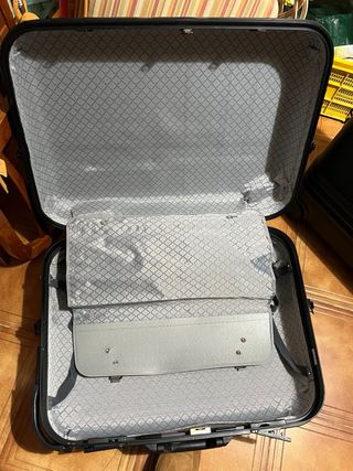 Maletas rígidas con ruedas y neceser negro