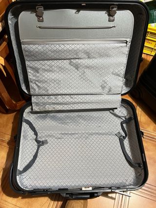 Maletas rígidas con ruedas y neceser negro