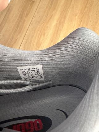 Asics 1090 v2 gris talla 43.5