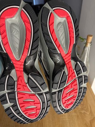 Asics 1090 v2 gris talla 43.5