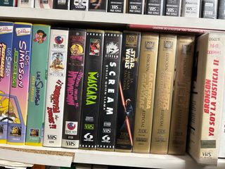 se venden peliculas VHS ,años 80 y 90  Muchos titu