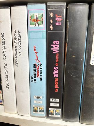 se venden peliculas VHS ,años 80 y 90  Muchos titu