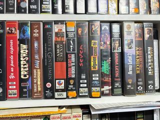 se venden peliculas VHS ,años 80 y 90  Muchos titu
